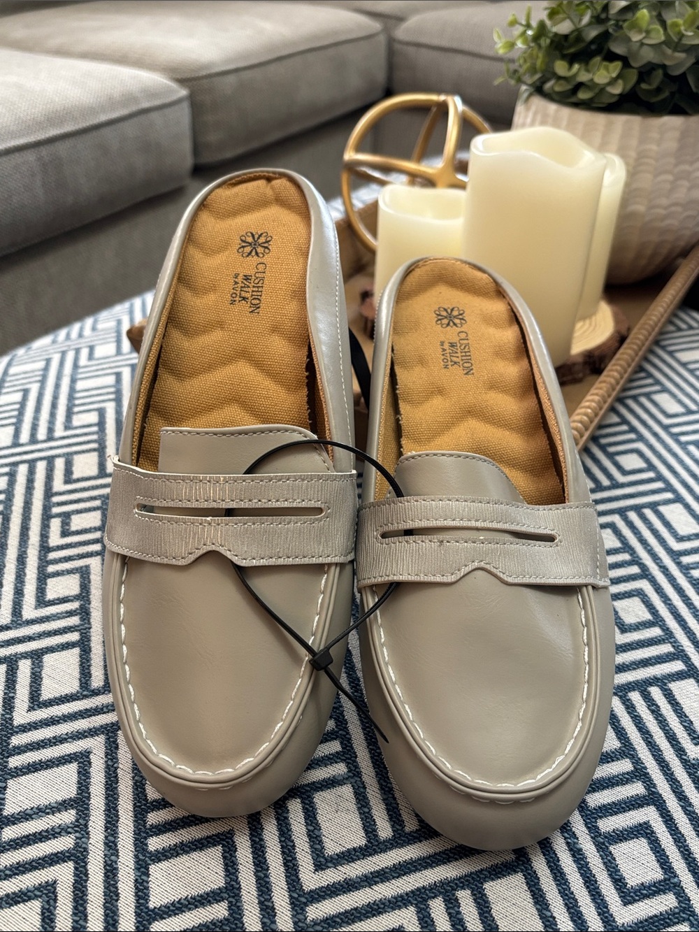 Avon Cushion Walk Women's Slip-On Loafers in Light Taupe, great condition